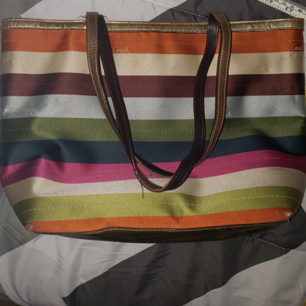 🎯Coach larger purse for sale only.Yes it is USED. - Picture 4 of 8
